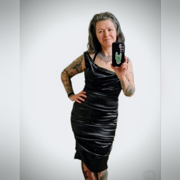 Dresses & Skirts - LIVE AUCTION SHOW NOTIFICATIONS 😊🥰😍